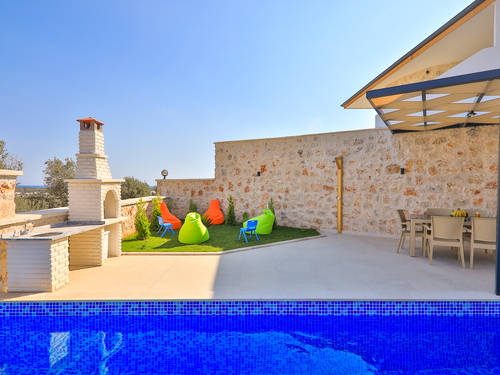  gece  -  Kasım
  | Seydikemer Karadere’de Hamamlı ve Isıtmalı Havuzlu Lüks Villa